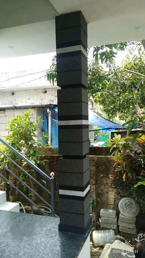 Pillar Design Exterior Entrance, House Pillar Design, Kitchen Platform, House Pillars, Column Ideas, Front Wall Design, Flat Roof House, Kerala House, Roof House