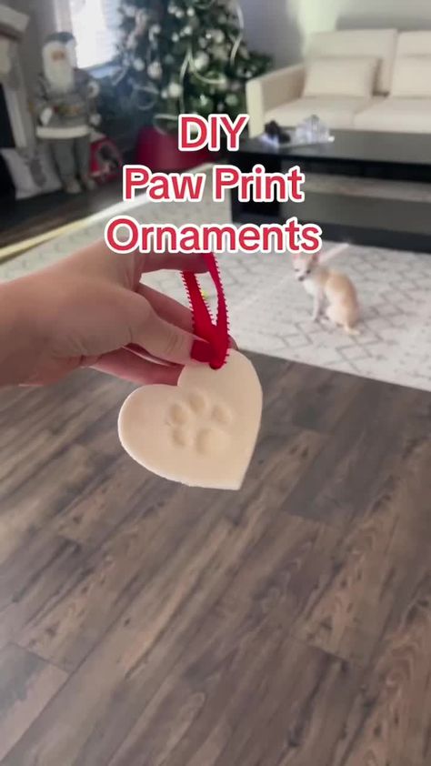 Dog Print Ornament Diy, Diy Paw Print Ornament, Dog Paw Ornaments, Paw Print Ornament Diy, Diy Paw Print, Dog Paw Print Craft, Paw Print Crafts, Paw Print Christmas, Paw Ornament