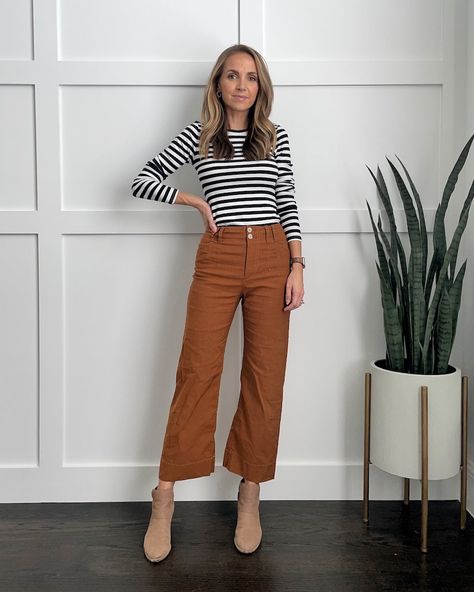 What Shoes Should You Wear With Wide Leg Pants? - Merrick's Art Cropped Wide Leg Pants Outfit, Wide Leg Pants Outfit Work, Wide Leg Pants Winter, Cropped Pants Outfit, Wide Leg Trousers Outfit, Pants Outfit Work, Wide Leg Jeans Outfit, Wide Leg Pants Outfit, Wide Legged Pants