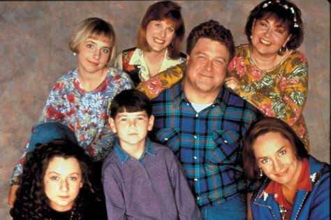 Michael Fishman and cast of Roseanne. Roseanne Tv Show, Roseanne Show, 80 Tv Shows, 90s Tv Shows, Roseanne Barr, 80s Tv, Family Tv, Bill Cosby, Old Shows