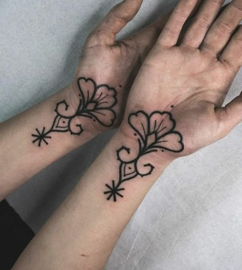 Symmetrical Arm Tattoos, Top Of Hand Tattoo, Symmetrical Tattoo Ideas, Palm Tattoos For Women, Witchy Hand Tattoos, Symmetrical Tattoo, Palm Tattoos, 4 Tattoo, Bad Tattoos