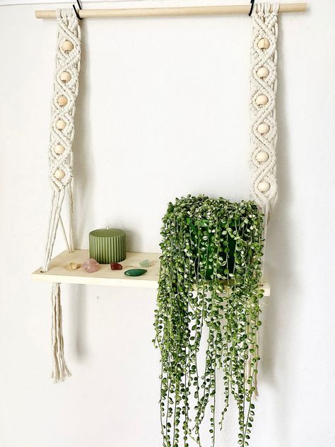 Macrame Ladder, Macrame Shelves, Plants Crystals, Boho Sisustus, Macrame Wood, Wood Tattoo, Displaying Plants, Macrame Hanging Shelf, Macrame Designs