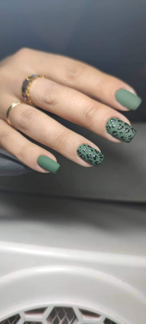 Green With Leopard Nails, Khaki Leopard Nails, Matte Green Nails With Leopard, Green With Cheetah Print Nails, Green And Lepord Nails, Safari Theme Nails Green, Green Leapord Nails, Olive Leopard Nails, Olive Green Leopard Nails