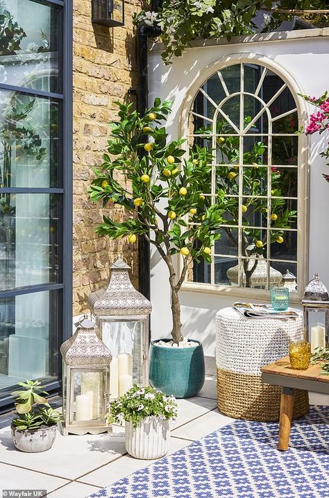 Mediterranean Balcony, Modern Balcony Design, Outdoor Makeover, Tiny Balcony, Small Balcony Garden, Modern Balcony, Terrace Decor, Small Balcony Design, Cozy Patio