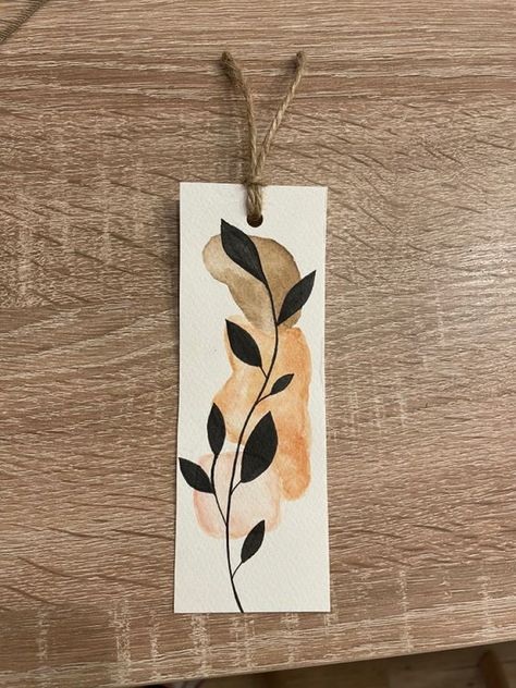 Bookmark Ideas Simple, Diy Book Art, Easy Bookmark Ideas, Handmade Bookmarks Diy, Diy Crafts Bookmarks, Watercolor Art Diy, Bookmark Ideas, Creative Bookmarks, Bookmark Craft