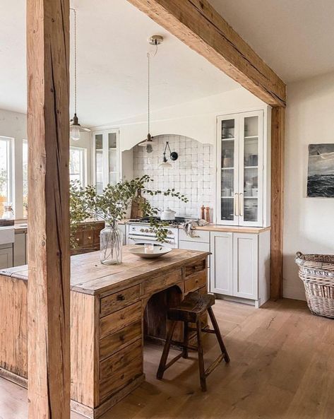 Decorating Kitchen Island, Kitchen New Design, Stove Alcove, Island Ideas Kitchen, Range Kitchen, Modern Cottage Homes, Modern Stoves, Makeover Kitchen, Italian Farmhouse