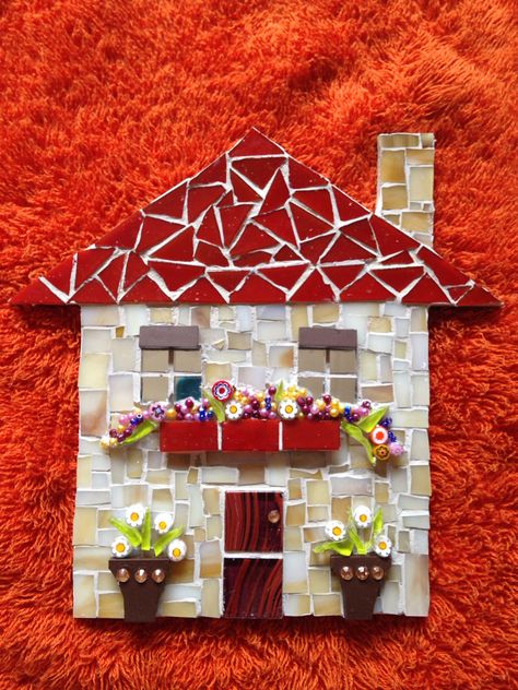 Mosaic Houses Pictures, Mosaic Houses, House Mosaic, Easy Mosaic, Mosaic Tiles Crafts, Mosaic Art Diy, Mosaic Pots, Driftwood Art Diy, Mosaic Garden Art