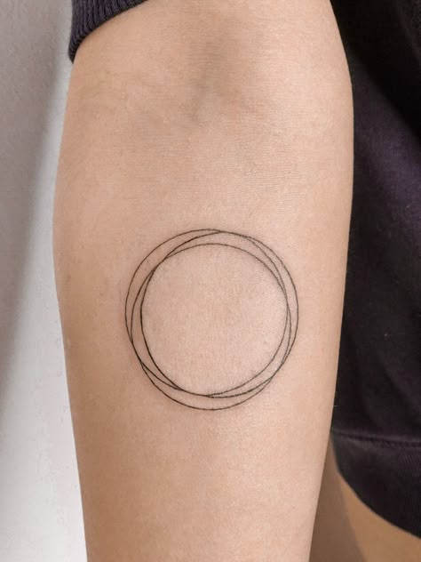 Three Circles Tattoo, 3 Circles Tattoo, Concentric Circles Tattoo, Tattoo Circle Design, Circle Of Life Tattoo, Circle Tattoo Ideas, Circles Tattoo, Circle Tattoo Design, Tattoo Circle