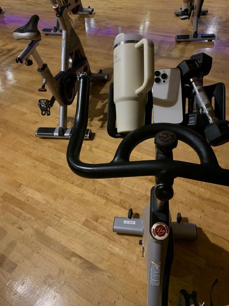 Spin Class Outfit Aesthetic, Cycling Classes Aesthetic, Cycle Workout Aesthetic, Exercise Bike Aesthetic, Cycling Class Outfit, Cycling Asethic, Cycle Bar Aesthetic, Spinning Aesthetic Workout, Indoor Cycling Outfit