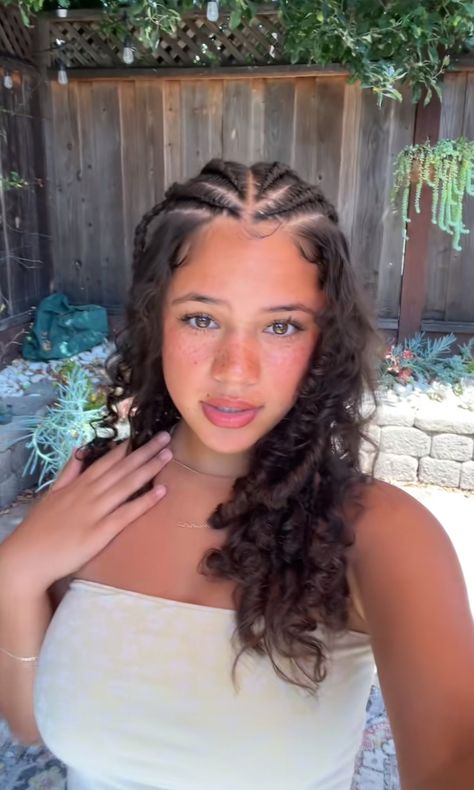 Dominican Republic Hairstyles, Different Dutch Braid Styles, Pretty Hairstyles With Braids, Braided Hairstyles Open Hair, Boho Braids On Natural Curly Hair, Dutch Braids With Edges, Braids For Holiday, Hairstyles For Lake Days, Rubber Band Hairstyles With Bangs