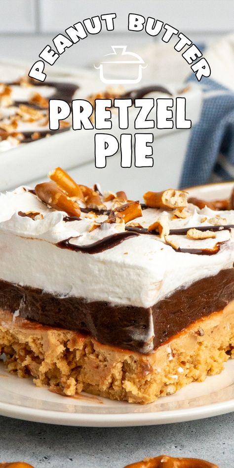 This chocolate peanut butter pretzel pie is a luscious dessert combining a buttery, salty pretzel crust with layers of rich, no-bake peanut butter cheesecake and pudding and topped with a sweet and salty topping of whipped cream, crushed pretzels, and chocolate sauce. Pretzel Peanut Butter Dessert, Desert Lasagna, Pretzel Dessert Recipes, Pretzels Dessert, Peanut Butter Pretzel Pie, Star Desserts, Chocolate Peanut Butter Dessert, Foodie Desserts, Pretzel Pie