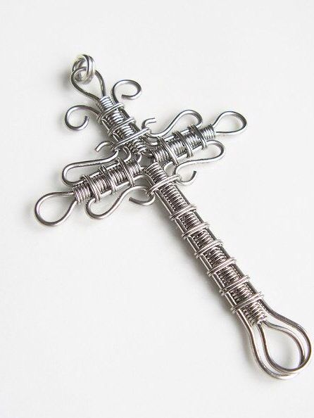 Jewelry Making Metalsmithing, Diy Wire Cross, Wire Crosses Diy, Wire Crosses, Copper Wire Art, Wire Wrapped Stone Jewelry, Wire Jewelery, Wire Wrap Jewelry Designs, Wire Wrapped Jewelry Diy