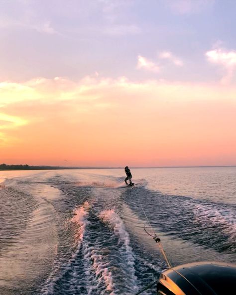 Waterski Aesthetic, Water Skiing Aesthetic, Wakeboarding Aesthetic, Skiing Aesthetic, Summer Energy, Lake Time, River Trip, Full Time Travel, Ocean Sky