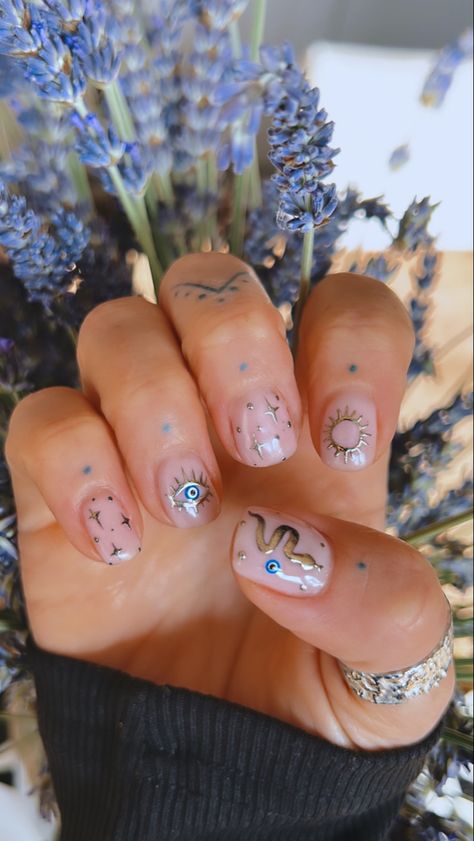 Evil Eye And Gold Nails, Chrome Nails With Evil Eye, Daisy Jones Nails, Back To School Manicure Ideas, Evil Eye Nails With Gold, Chrome Designs Nails, Evil Eye Gold Nails, Minimalist Biab Nails, Evil Eye Biab Nails