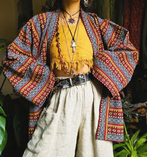 Outfit Astethics, Hippie Outfit Ideas, Pixie Core, Elegant Sport, Looks Hippie, Mode Hippie, Earthy Outfits, Estilo Hippie, Mode Boho