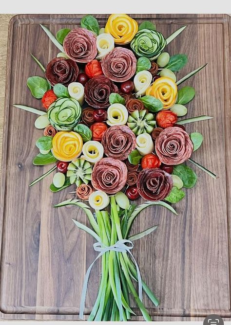 Floral Party Food Ideas, Earth Day Charcuterie Board, Flower Inspired Food, Flower Meat And Cheese Tray, Floral Themed Appetizers, Charcuterie Board Bouquet, Flower Veggie Tray Ideas, Meat And Cheese Bouquet, Cheese Flowers Charcuterie