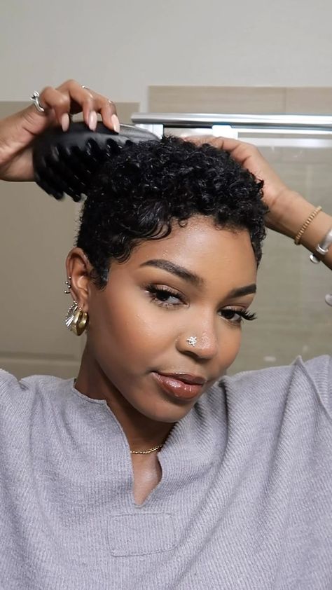 Ny McGee | When we’re talking styling, we’re talking @kisscolors! My curls and edges are a delicacy and must be treated with care. Which is why I use… | Instagram Short Curly Hair Fade, Ny Mcfly, Tapered Twa Hairstyles, Black Woman Short Hair, Pixie Fade, Curly Twa, Edge Fixer, Short Taper Haircut, Edges Ideas