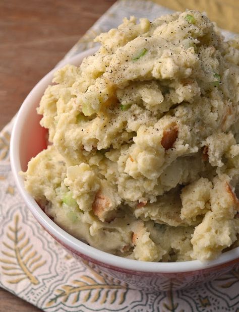 Pink Lady: Mashed Potato Bread Stuffing Potato Bread Stuffing, Amish Potato Stuffing, Homemade Stuffing Recipes, Potato Stuffing, Bread Stuffing, Potato Filling, Homemade Stuffing, Candied Sweet Potatoes, Making Mashed Potatoes