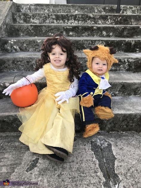 Beauty And The Beast Halloween Family, Disney Beast Costume, Babette Beauty And The Beast Costumes, Beauty And The Beast Play Costumes, Coolest Halloween Costumes, Bell Cosplay Beauty And The Beast, The Beast Costume, Creative Costume, Beauty And The Beast Costume