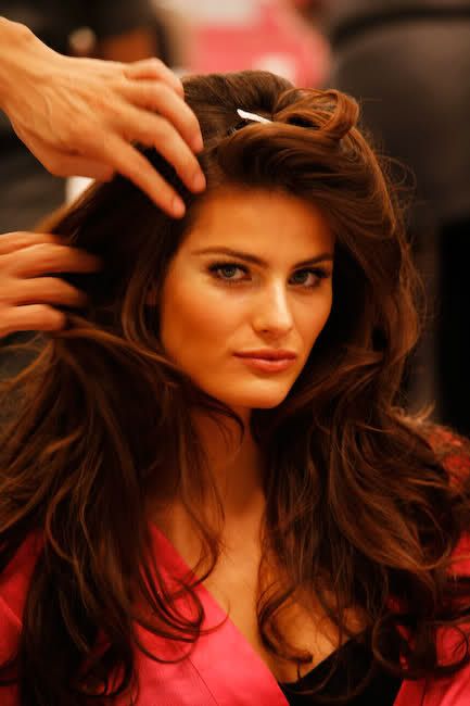 isabella fontana Isabeli Fontana, Beauty Hair Makeup, Model Look, Modeling Career, Alessandra Ambrosio, Beauty Icons, Art Model, Just Girl Things, Cool Girl