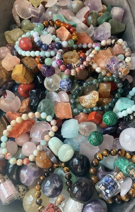 Crystals Manifesting, Crystal Manifestation, Manifesting Meditation, Chakra Stones Jewelry, 7 Chakra Stones, Crystal Seashells, Crystal Confetti, Crystal Vibes, Small Crystals