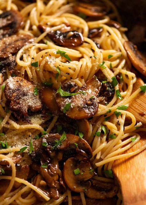 Dry Mushroom Recipes, Pasta Mushroom, Mushrooms Pasta, Mushroom Pasta Bake, Pasta Garlic, Mushroom Pasta Sauce, Mushroom Recipes Pasta, Creamy Mushroom Pasta, Cheesy Chicken Broccoli