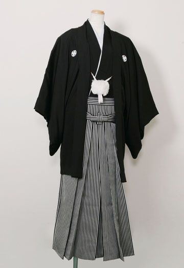 Hakama Men, Kimono Hakama, Japanese Wedding Dress, Japanese Mens Fashion, Japanese Traditional Clothing, Black Outfit Men, Male Kimono, Wedding Kimono, International Clothing