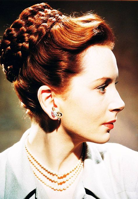 Deborah Kerr 1960 Hairstyles, 1960s Hair, Deborah Kerr, Anita Ekberg, Hairstyle Names, Sleek Bun, Natalie Wood, Golden Age Of Hollywood, Vintage Pinup