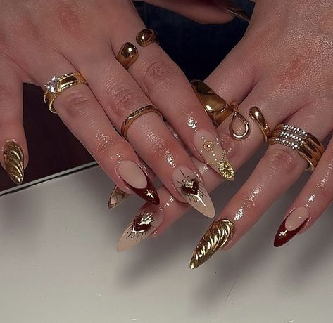 Almond Shaped Nails, Red And Gold Nails, Gold Nail Designs, Shaped Nails, Nails Cute, Classy Acrylic Nails, Nails Christmas, Gold And Red, Nails Almond