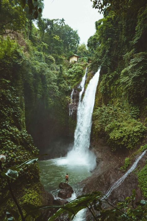 The 10 Most Beautiful Waterfalls You Have To Visit In Bali Bali Waterfalls, Bali Itinerary, Voyage Bali, Bali Travel Guide, Destination Voyage, Secret Places, Beautiful Waterfalls, Bali Travel, Ubud