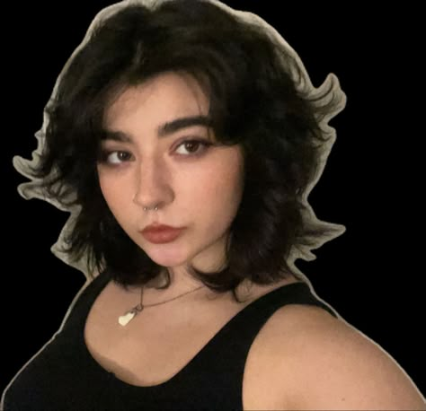 Grunge Face Claims Female, Medium Female Haircut, Short Black Hair Face Claim, Grunge Face Claim, 80s Haircut Women, Grunge Girl Hair, Black Short Wavy Hair, Healthy Short Hair, Short Hair Girl Aesthetic