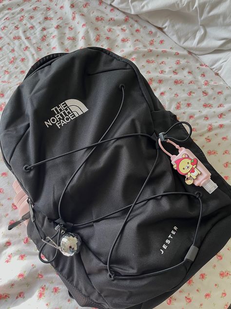 Northface Jester Backpack Aesthetic, Back Packing Aesthetic, Backpack Aesthetic Black, Northface Backpacks Aesthetic, Backpack Inspo School, North Face Backpack Aesthetic, Black Backpack Aesthetic, School Backpacks Aesthetic, North Face Backpack School