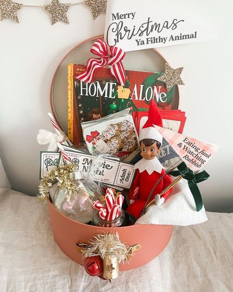 Danielle Sapienza on Instagram: "Movie Night Basket 🎬 Looking for an easy way to make magic this week? I put this basket together in just a few minutes with things we had around the house and @threadmama_story prints. Only four more sleeps, mamas! For more last minute Christmas inspo: @abalancedchildhood @amagicalminute @joybrouwers . . . . . #christmasactivitiesforkids #movienightathome #christmasmovienight #christmasmovies #elfontheshelfideas" Christmas Movie Basket Gift Ideas, Christmas Movie Night Gift Basket, Christmas Hamper Gift Ideas, Family Night Basket Ideas, Christmas Movie Basket, Night Before Christmas Basket, Christmas Kids Traditions, Kids Gift Baskets For Christmas, Christmas Movie Night Basket