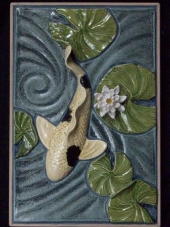 Belam3 Tile Art Projects, Tiles Art, Ceramic Tile Art, Carpe Koi, Art Nouveau Tiles, Art Project Ideas, Tanah Liat, Ceramic Wall Art, Relief Sculpture