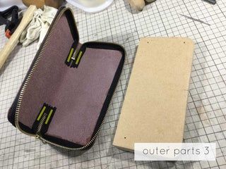 Round Zipper Wallet With Pattern: 8 Steps (with Pictures) Diy Leather Working, Zipper Tutorial, Leather Wallet Design, Photography Bags, Leather Wallet Pattern, Leather Bag Pattern, Diy Leather Bag, Diy Bags Purses, Wallet Pattern