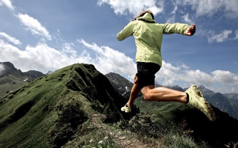 Trail running on the summit ridge | © Kleinwalsertal Tourismus eGen | Photographer: Isaak Papadopoulos Running Poses, Trail Running Photography, Hoka Mafate, Rowing Machine Workout, Running Pose, Zavetti Canada, Interval Training Workouts, Running Photography, Running Photos