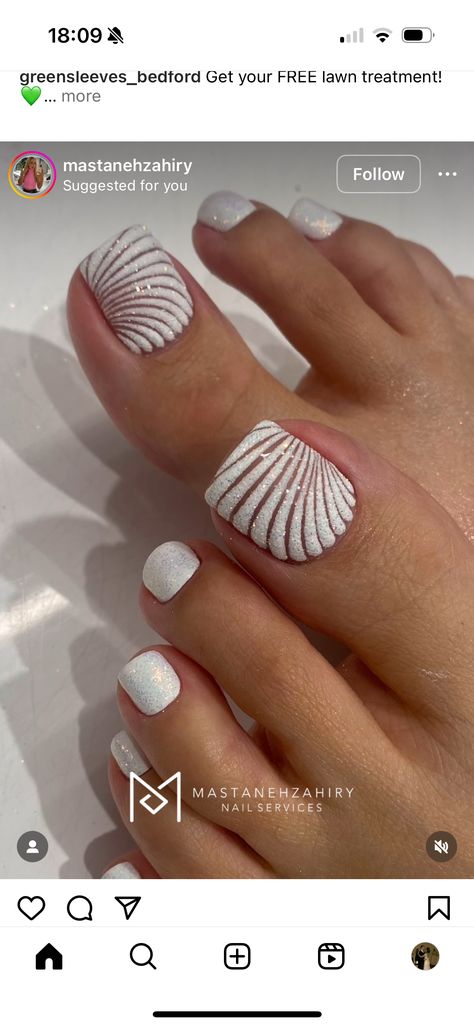 Beach Nails Pedicure, Beach Vacation Mani Pedi, Vacation Mani Pedi, Beach Pedicure Ideas, Beach Vacay Nails, Beach Pedicure, Vacay Nails, Simple Gel Nails, Beach Vacay