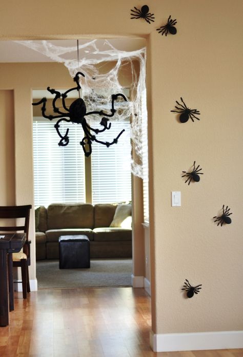 Diy Halloween Spider Web, Diy Halloween Spider, Paper Halloween Decorations, Hanging Spider, Halloween Entryway, Spiders Halloween, Spider Web Decoration, Halloween Spider Decorations, Nightmare Before Christmas Decorations