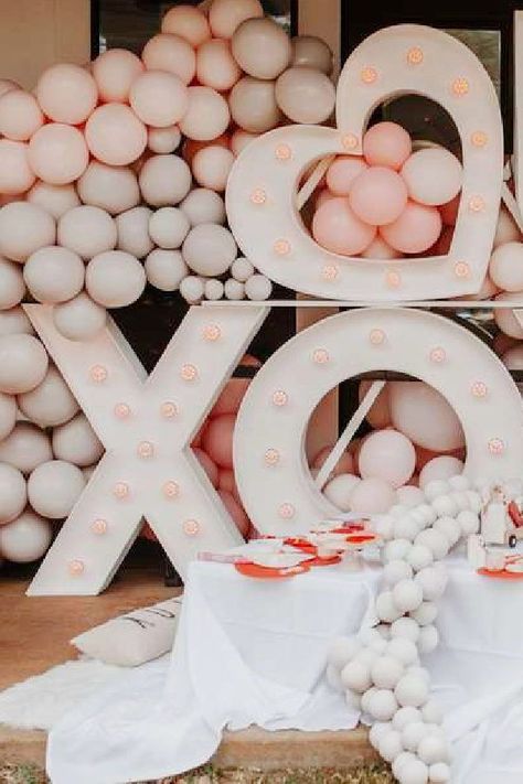 Take a look at this gorgeous XOXO-themed birthday party! The party decorations will blow you away!! See more party ideas and share yours at CatchMyparty.com Xoxo Balloon Backdrop, Sweetheart Party Theme, Xoxo Decor, Valentines Themed Engagement Party, Love Party Theme, Xoxo Balloons, Valentines Balloons Decorations, February Baby Showers, Engagement Party Themes