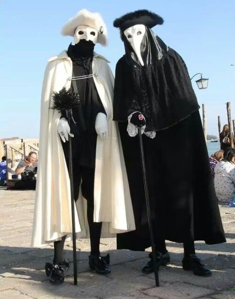 Witches And Warlocks, Venetian Costumes, Venice Carnival Costumes, Ball Aesthetic, Masked Men, Masked Ball, Carnival Of Venice, Venetian Masks, Carnival Masks