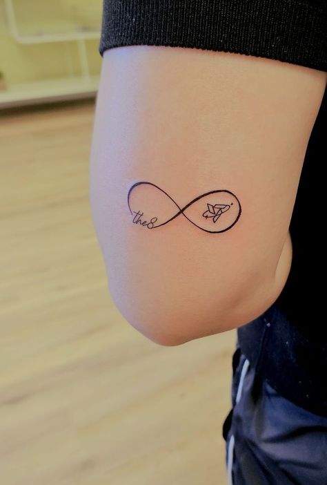 The8 Tattoo, Carat Tattoo Seventeen, Tattoo Idea For Back, Seventeen Inspired Tattoos, Seventeen Tattoo Ideas, Left Tattoo, Angle Tattoo, Amazing 3d Tattoos, Kpop Tattoos