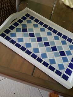 Venecitas Ideas, Mosaic Trays, Mosaic Tray, Mosaic Art Diy, Mosaic Tile Designs, Mosaic Table Top, Mosaic Art Projects, Mosaic Tile Art, Tile Crafts