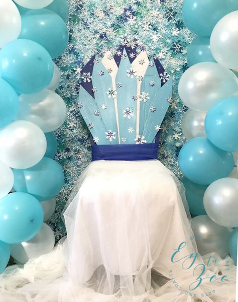 Chair for frozen themed party idea Ice Party Decorations, Frozen Party Decorations Diy, Frozen Diy Party Decorations, Diy Frozen Decorations, Frozen Decoration Ideas, Frozen Diy Party, Frozen Chair, Frozen Elsa Doll Cake, Frozen Theme Party Decorations