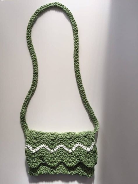 Granny Square Patterns Free, Cross Body Bag Pattern Free, Crochet Small Purse, Crochet Messenger Bag, Crochet Small Bag, Granny Square Patterns, Granny Square Pattern Free, Cross Body Bag Pattern, Designer Cosmetic Bag