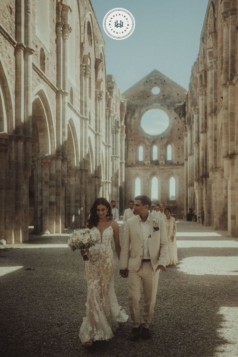 Get inspired by this Italy destination wedding in Tuscany. Complete with vintage Italian flair and romantic elements, this Tuscany elopement is stunning. Photo by Studio Fotografico Bacci. Tuscany Elopement, Elope In Italy, Best Destination Wedding Locations, Italy Destination Wedding, Alta Moda Bridal, Wedding In Tuscany, Elopement Planning, Florence Tuscany, Tuscan Wedding