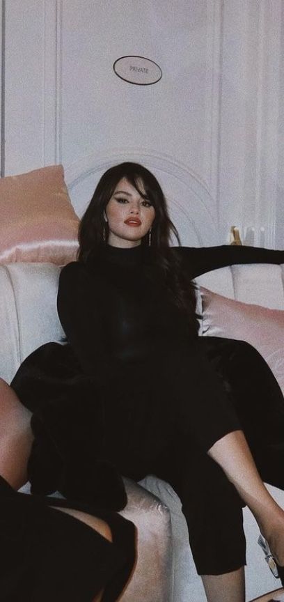 Selena gomez Selena Gomez Dress, Selena Gomez Wallpaper, Underwater Portrait, Selena Gomez Album, Look At Her Now, Selena Gomez Photoshoot, Selena Gomez Outfits, Selena Gomez Cute, Midsize Outfits