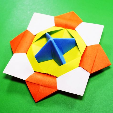 How to make a Spinning Top - Paper Crafts 1101 Origami  Designed By Unknown    Facebook : http://facebook.com/papercrafts1101  Instagram : http://instagram.com/papercrafts1101  twitter : https://twitter.com/papercrafts1101    #origamitop #origamispinningtop #toporigami #spinningtoporigami #팽이종이접기 #페이퍼블레이드 #basterln #papercrafts1101 #easyorigami #こま折り紙 Origami Design, Spinning Top, Origami Paper, Paper Craft, Spinning, Origami, Paper Crafts, Make It Yourself, Twitter