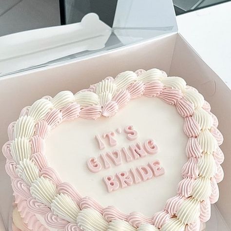 Mumu Weddings on Instagram: "It’s totally giving bride @bakedbyjulie_ 💗 tag a bestie who is getting married this year 💍" Vintage Cake Bachelorette, Cloud Nine Bridal Shower Cake, Bridal Shower Heart Cake, Bachelorette Cake For Bride, Bride Shower Cake, Cake For Bachelorette Party, Hens Cake, Hen Do Cake, Bachelorette Cake Ideas