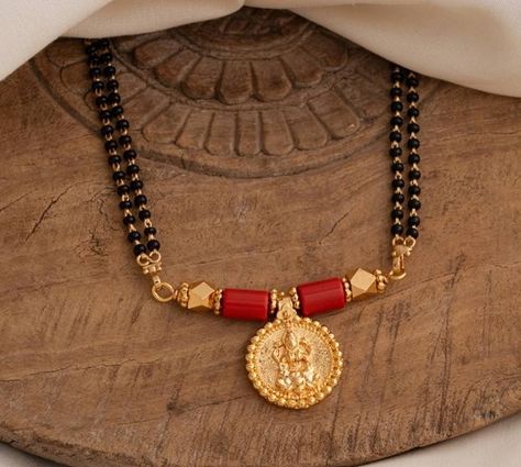 South Indian Mangalsutra, Thali Chains, Traditional Mangalsutra, Baby Jewelry Gold, Mangalsutra Design, Black Beads Mangalsutra Design, New Gold Jewellery Designs, Gold Bangle Set, Modern Gold Jewelry