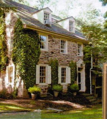 House Covered In Ivy Aesthetic, Ivy Covered Cottage, Ivy On House Exterior, House Covered In Ivy, Wyoming Homestead, Ivy Covered House, House With Vines, House With Ivy, Modern English Cottage